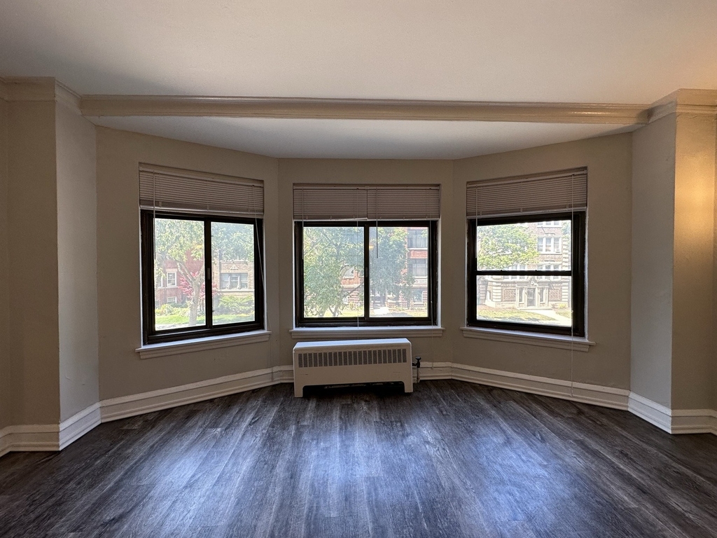 1033 W Loyola Avenue - Photo 1