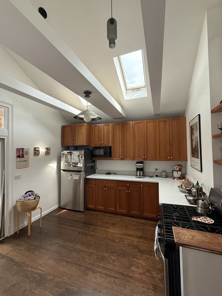 1928 W Barry Avenue - Photo 5