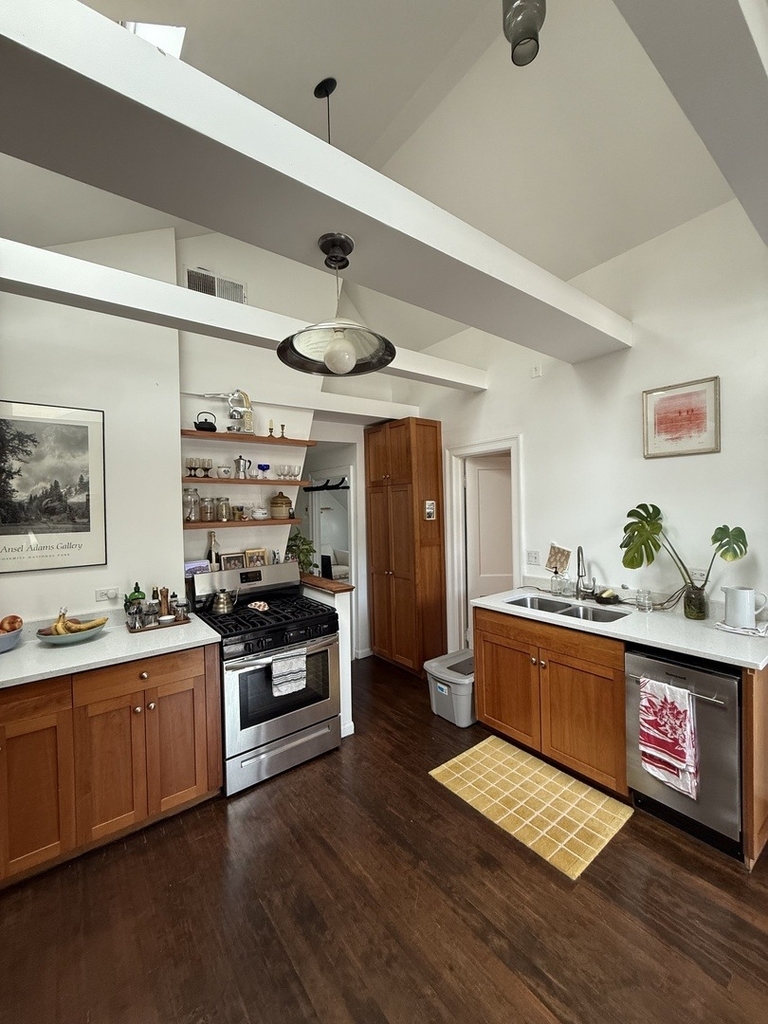 1928 W Barry Avenue - Photo 4