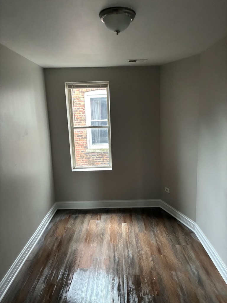 8356 S Mackinaw Avenue - Photo 5