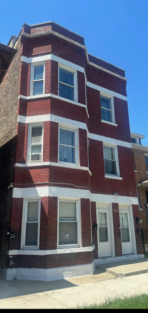 8356 S Mackinaw Avenue - Photo 0