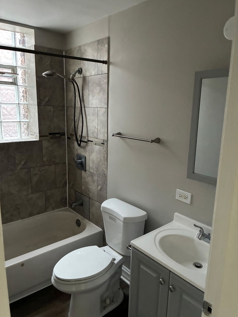 8356 S Mackinaw Avenue - Photo 3