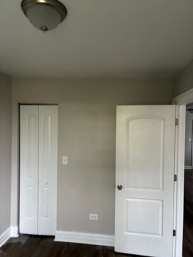 8356 S Mackinaw Avenue - Photo 2
