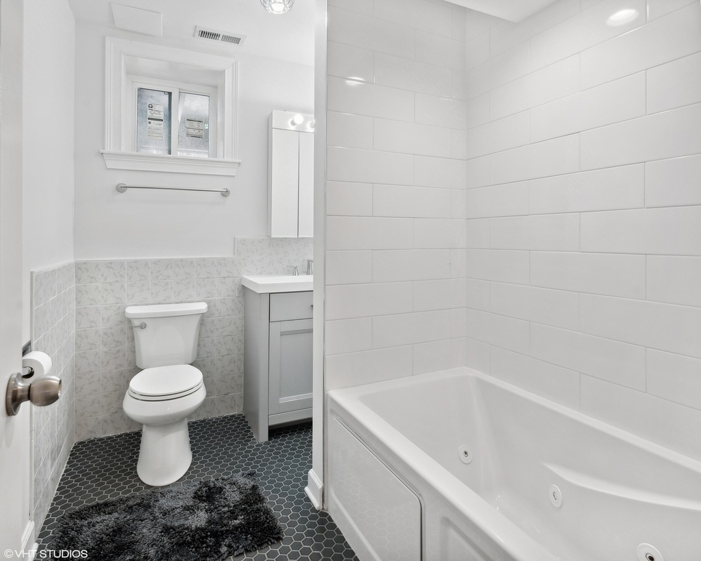 2347 W Altgeld Street - Photo 14