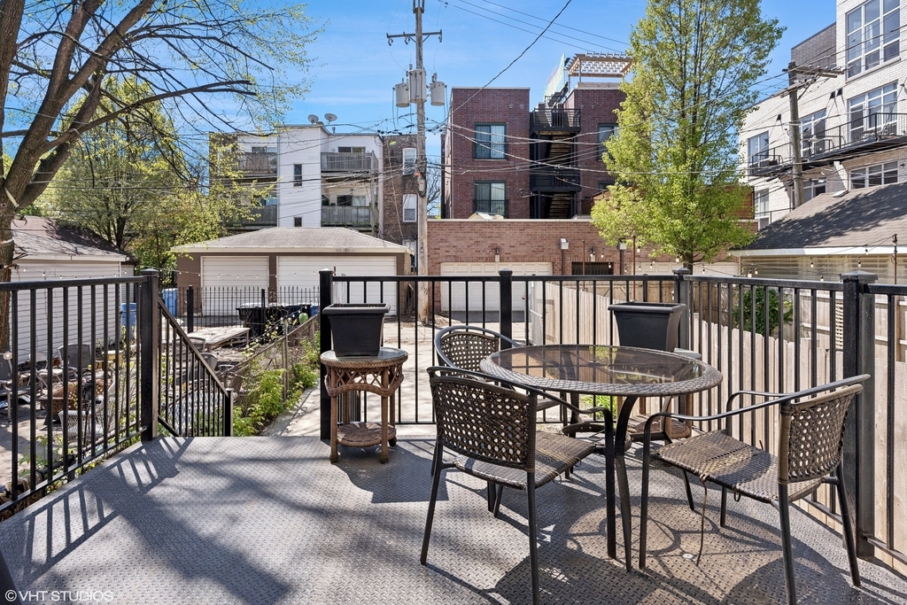 2347 W Altgeld Street - Photo 15