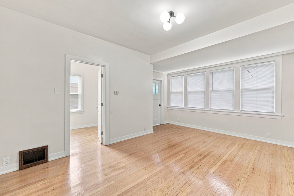 310 E 138th Street - Photo 6