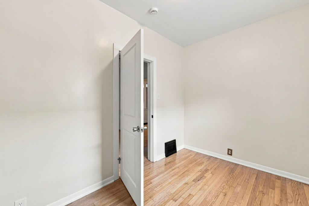 310 E 138th Street - Photo 19