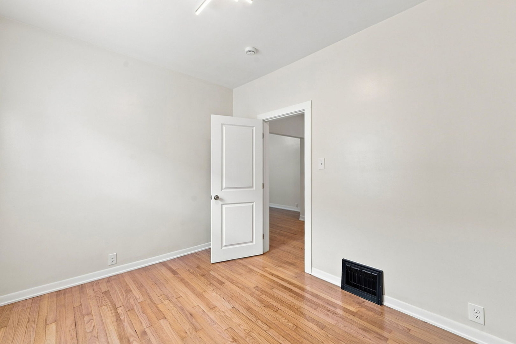 310 E 138th Street - Photo 16