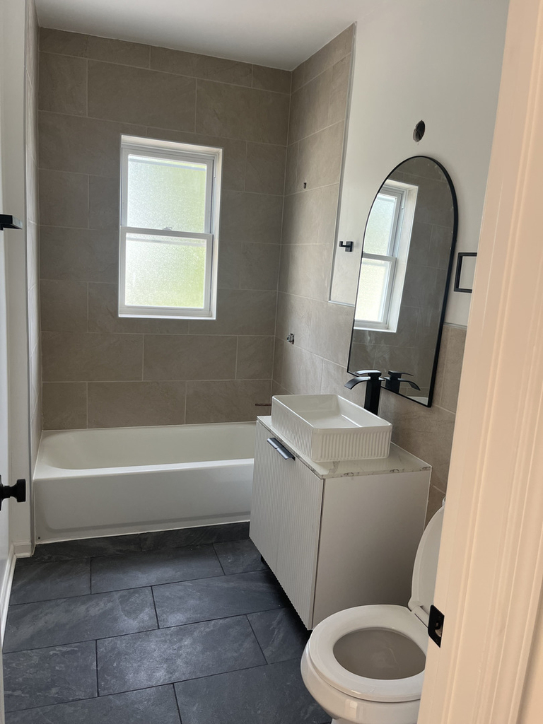 2414 W 70th Street - Photo 4
