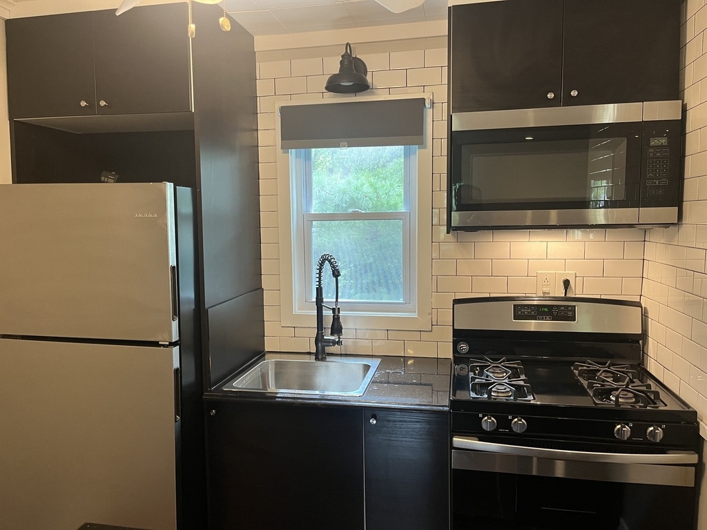 403 Lincoln Avenue - Photo 3