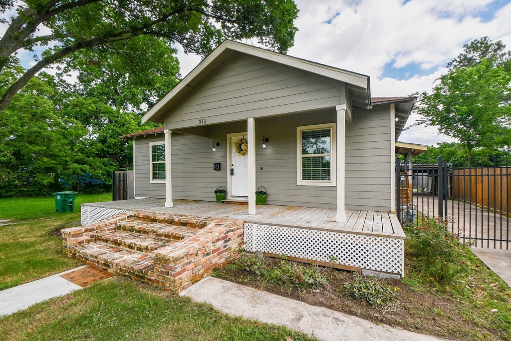 311 E 35th Street - Photo 30