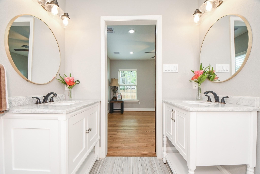 311 E 35th Street - Photo 22