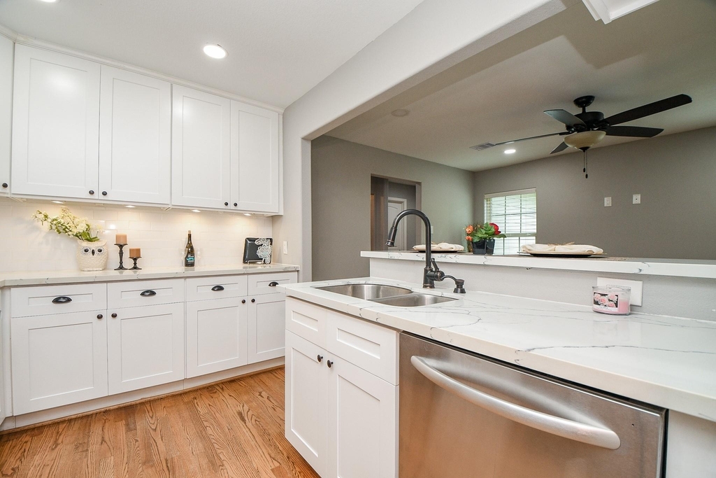 311 E 35th Street - Photo 16