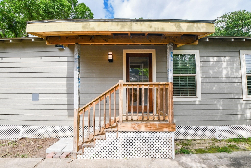 311 E 35th Street - Photo 28