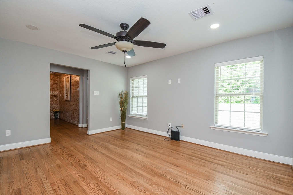 311 E 35th Street - Photo 10