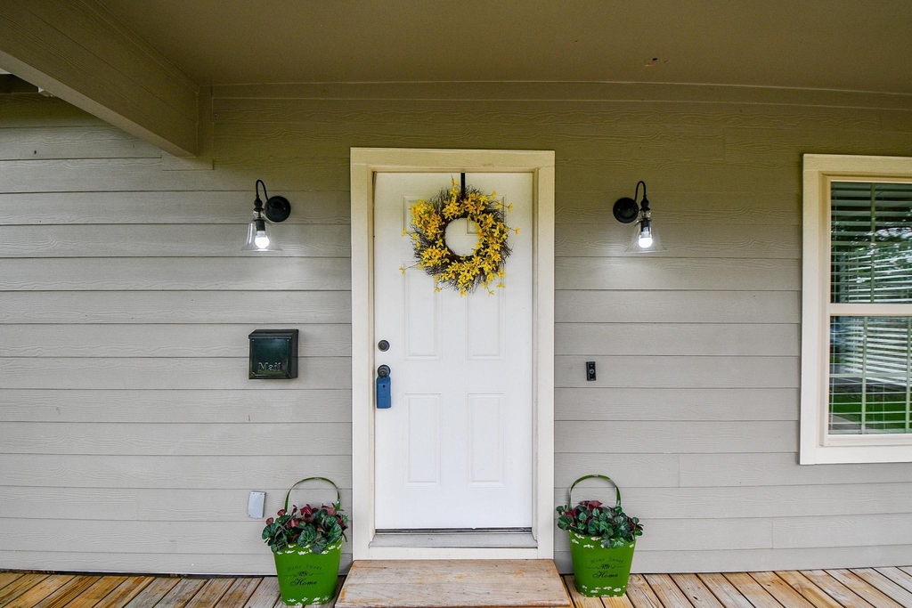 311 E 35th Street - Photo 2