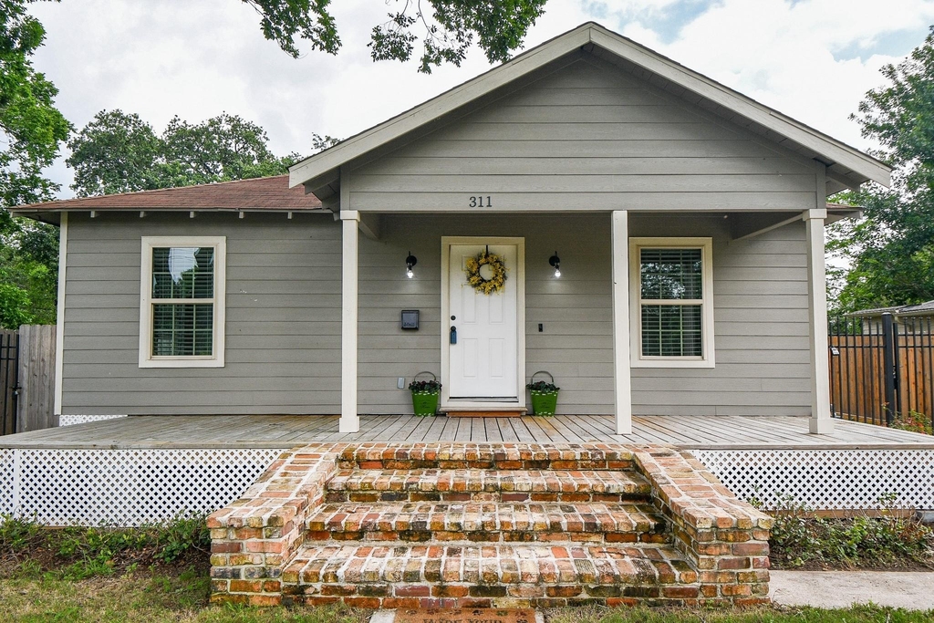 311 E 35th Street - Photo 0