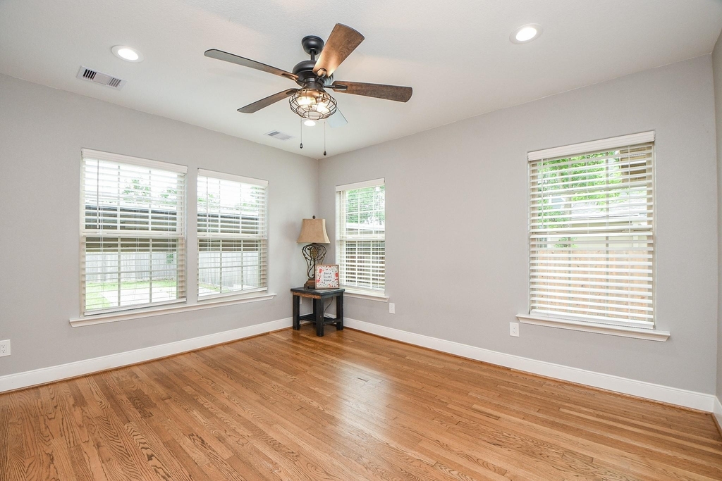 311 E 35th Street - Photo 17