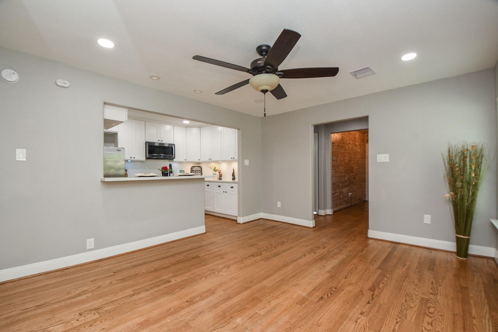 311 E 35th Street - Photo 11