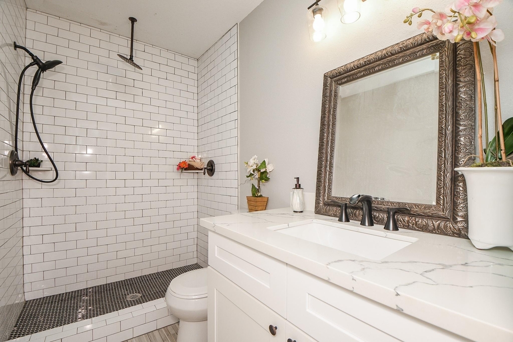 311 E 35th Street - Photo 6