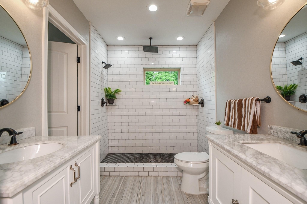 311 E 35th Street - Photo 21