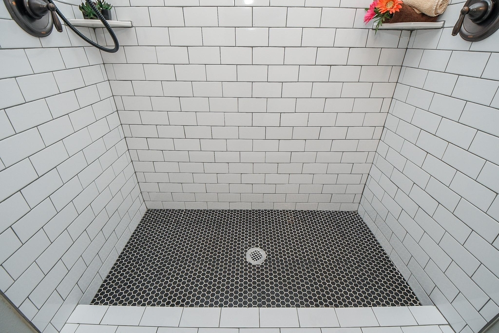 311 E 35th Street - Photo 7