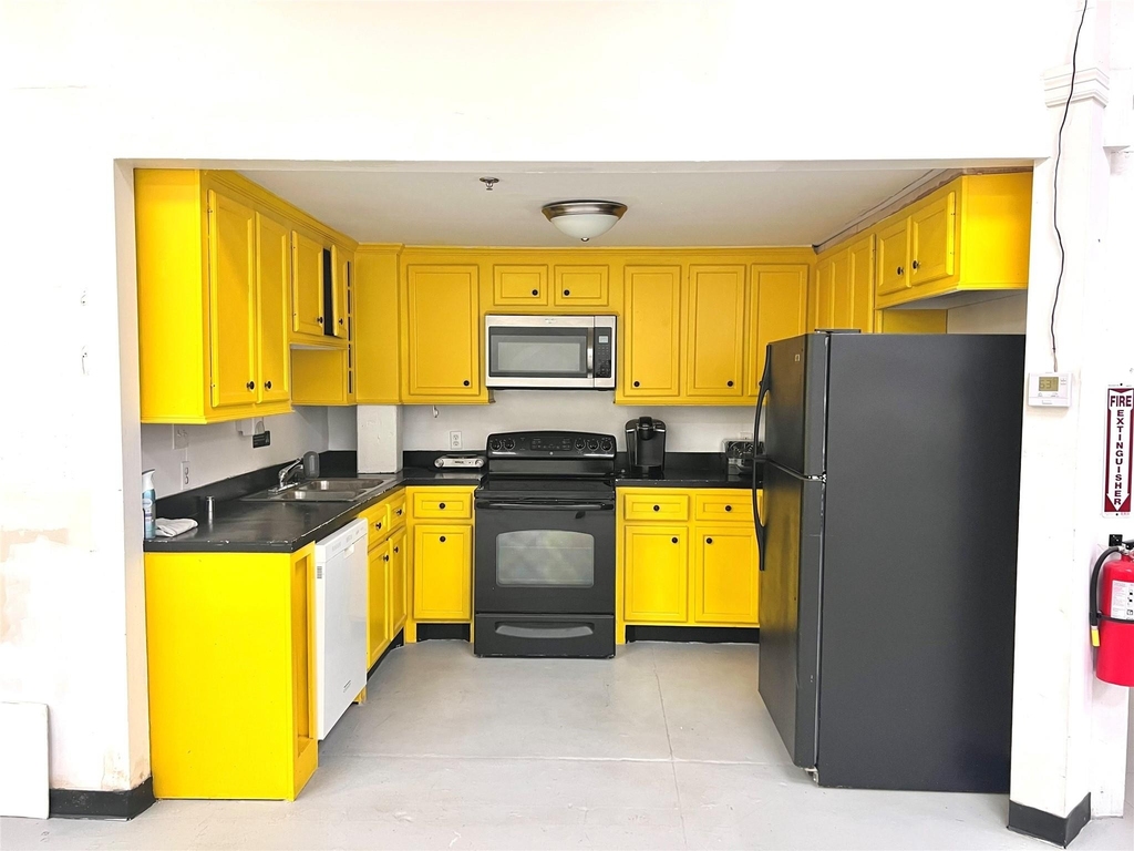 1310 Nance Street - Photo 3
