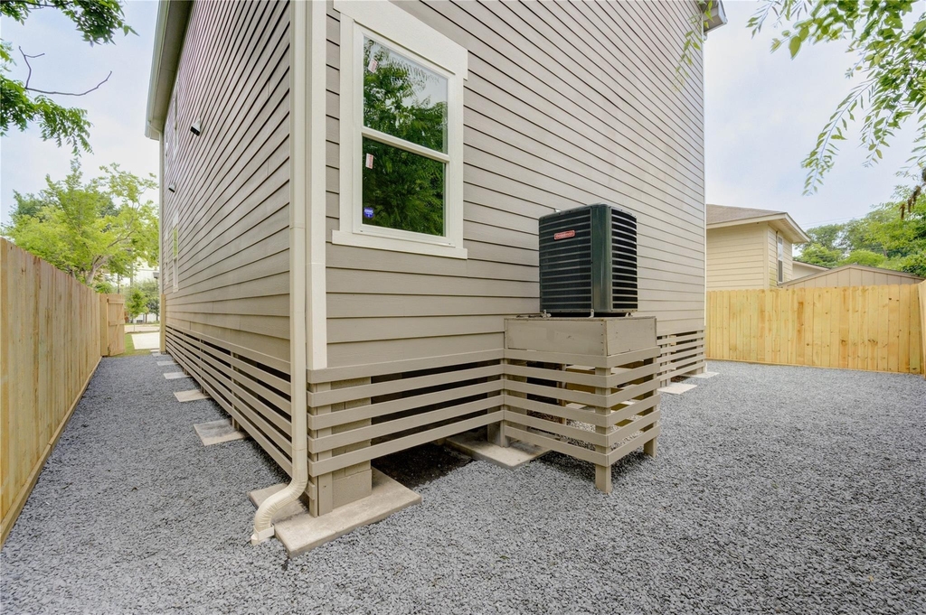 811 E 39th Street - Photo 23