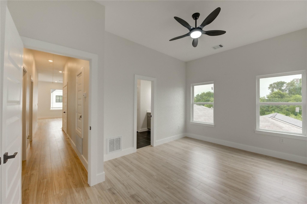 811 E 39th Street - Photo 19