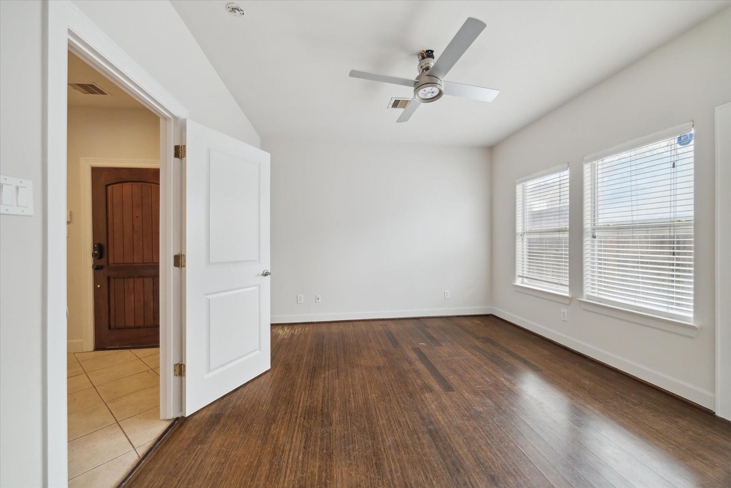 3041 Clinton Drive - Photo 5