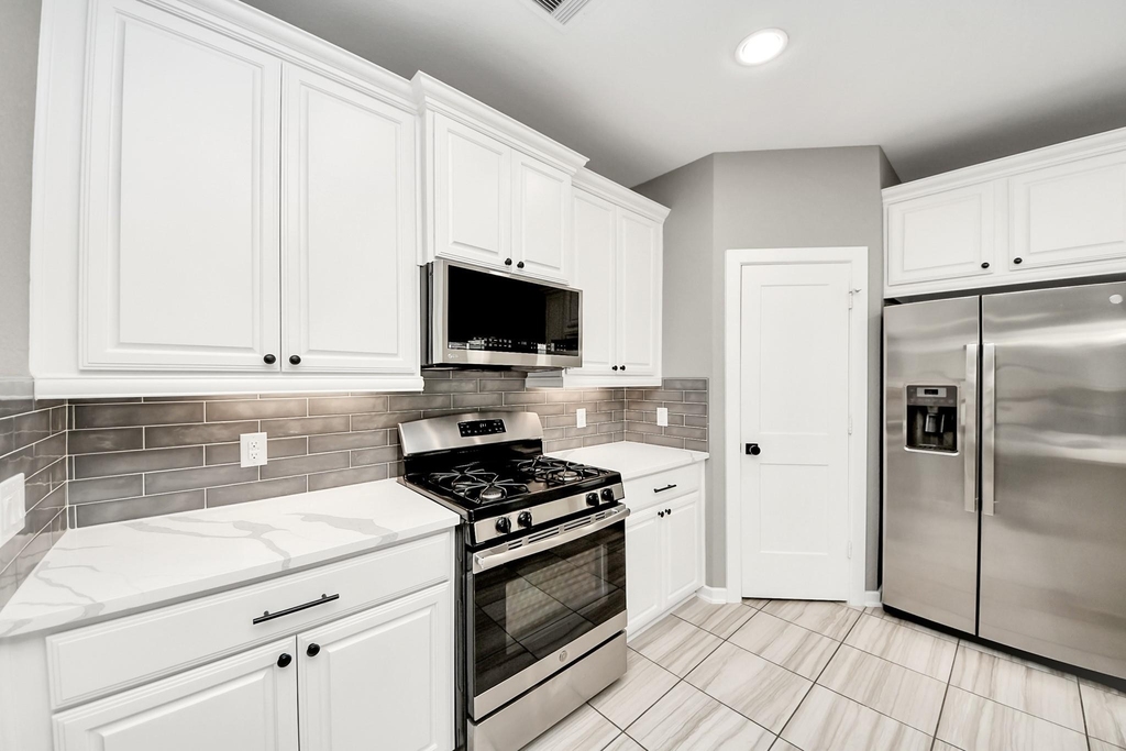 16011 Monument Hill Crossing - Photo 15