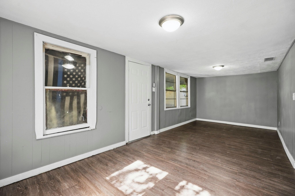 1912 Kansas Street - Photo 2
