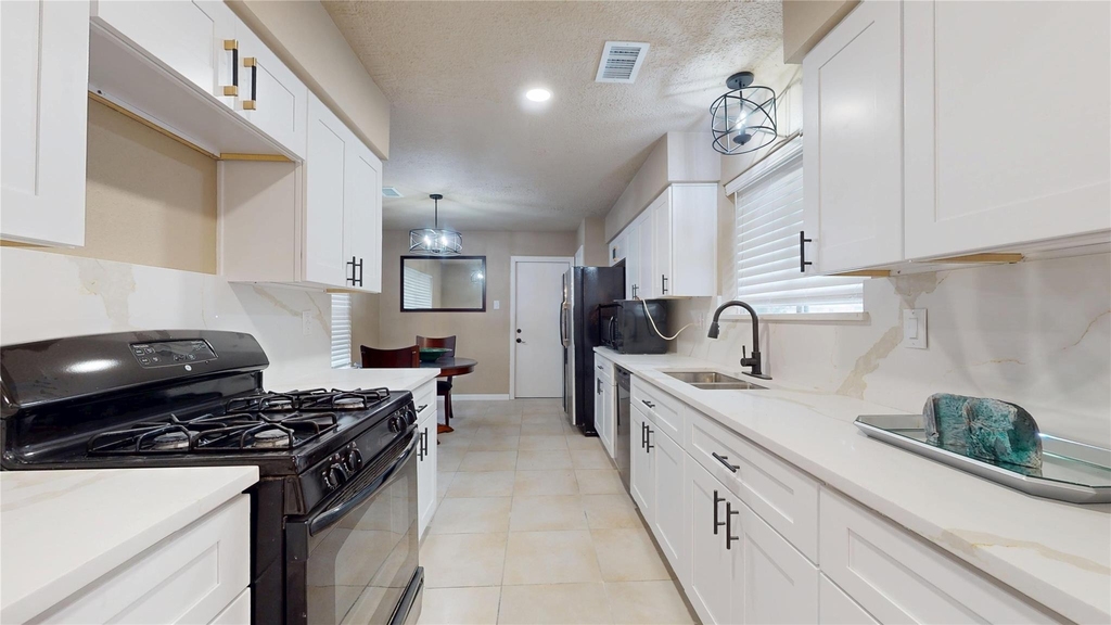 1022 Manorglen Drive - Photo 15