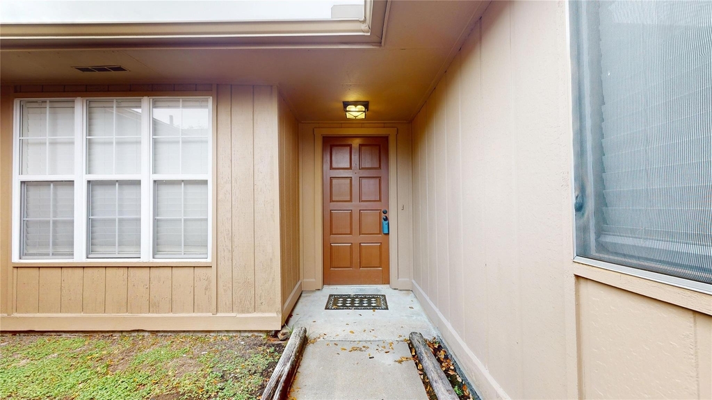 1022 Manorglen Drive - Photo 4