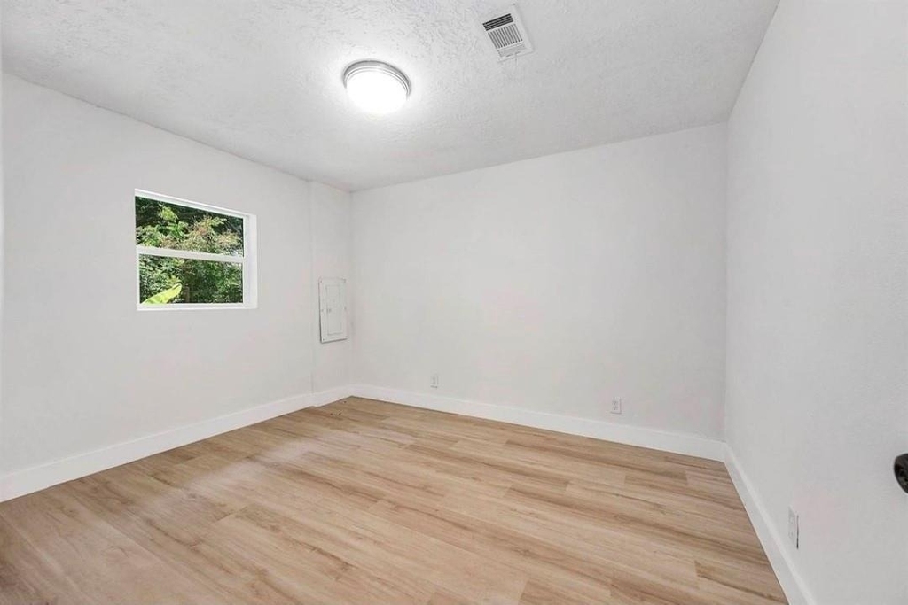 1305 Winchester Dr - Photo 10