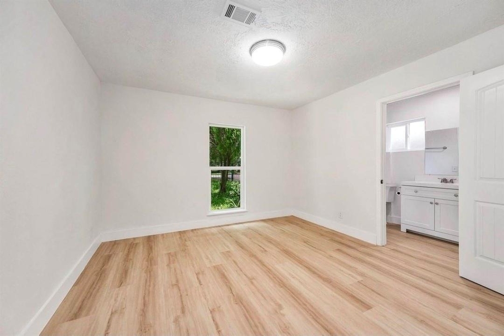 1305 Winchester Dr - Photo 12