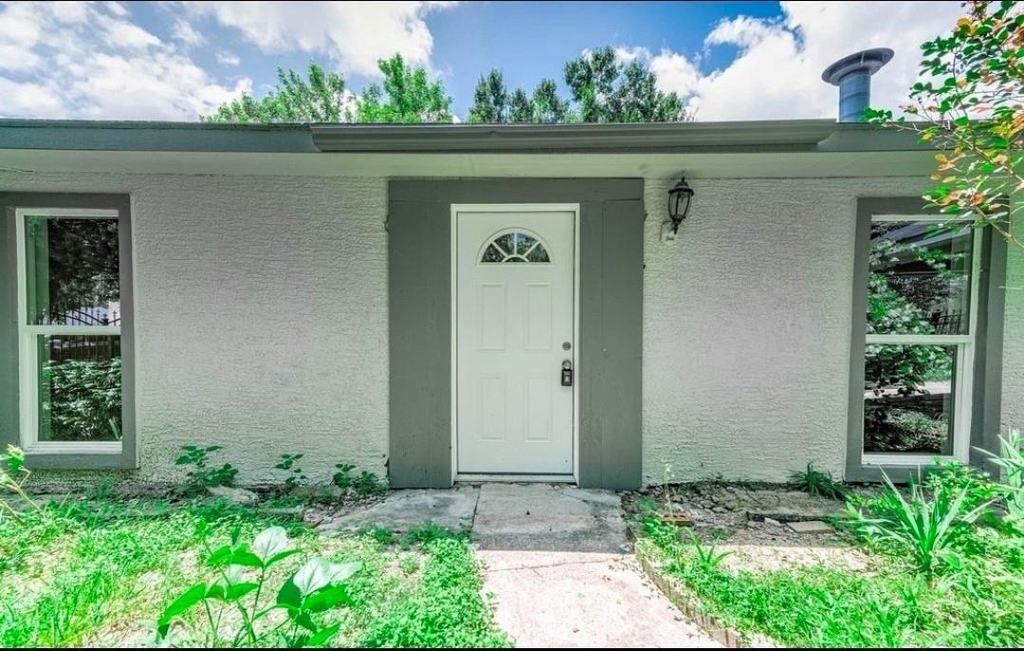 1305 Winchester Dr - Photo 2
