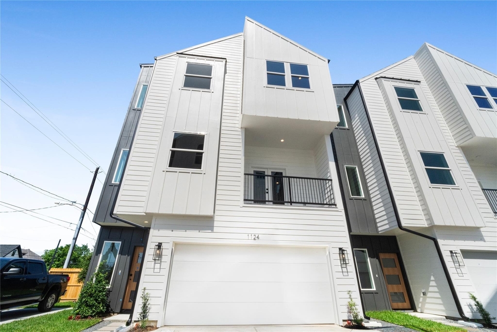 1116 Hogan Street - Photo 1