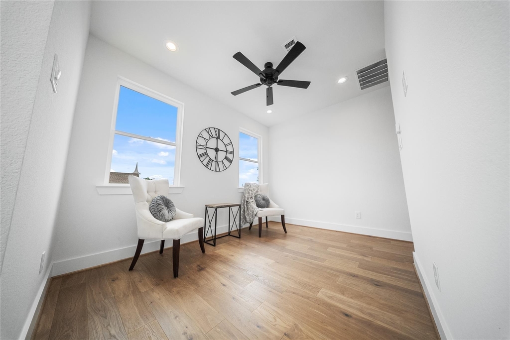 1116 Hogan Street - Photo 8
