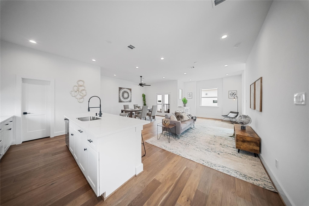 1116 Hogan Street - Photo 3