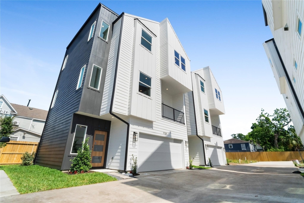 1116 Hogan Street - Photo 0