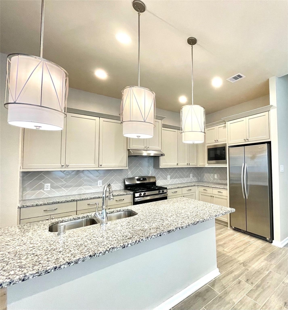 4203 Maple Glen Drive - Photo 3