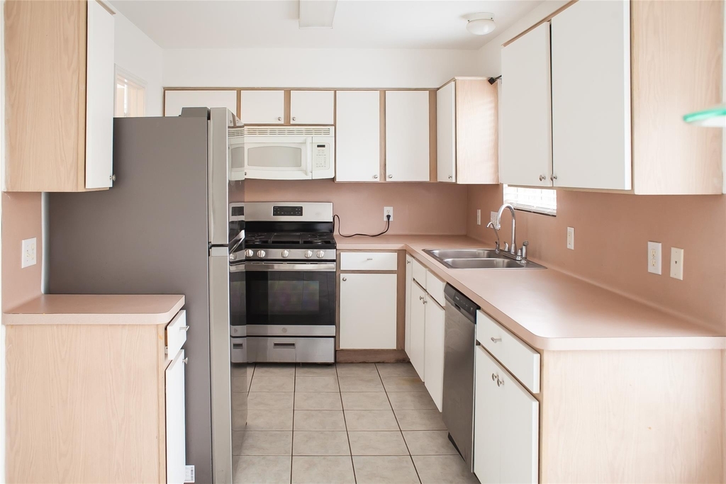 8910 Sage Place - Photo 8