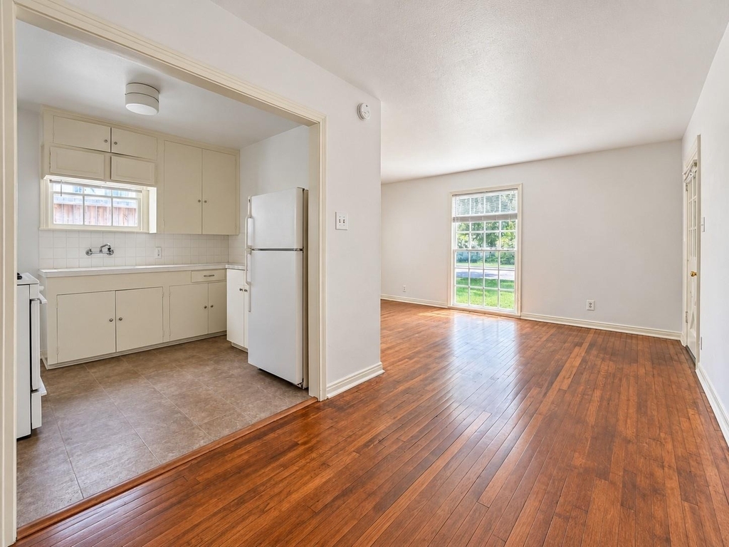 1103 E 23rd Street - Photo 12
