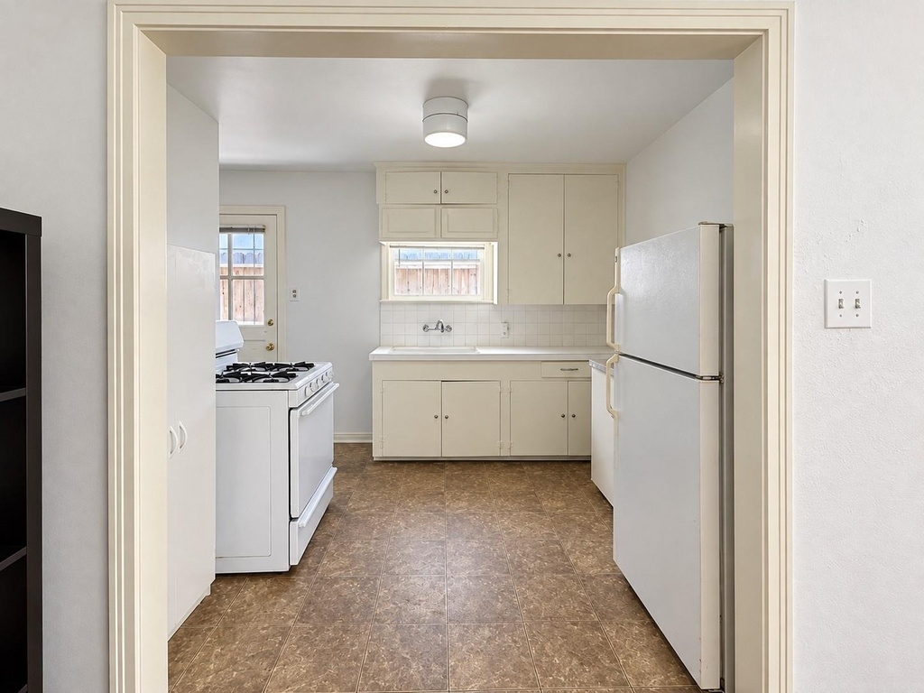1103 E 23rd Street - Photo 10