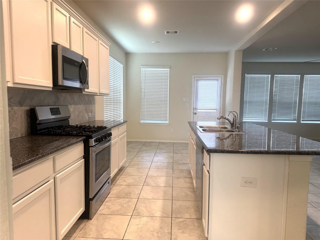 9431 Summer River Drive - Photo 7