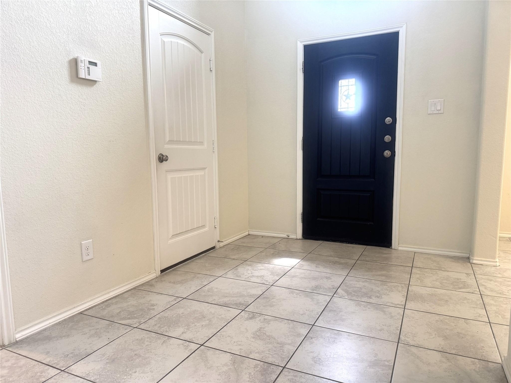 9431 Summer River Drive - Photo 3