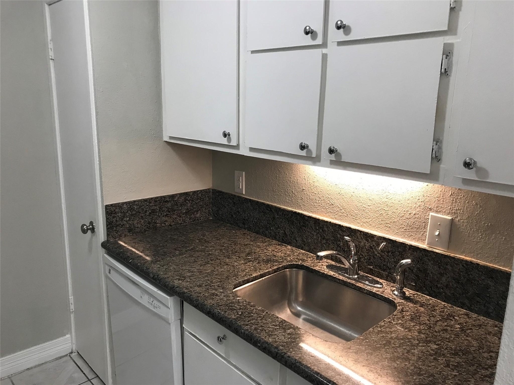 10047 Westpark Drive - Photo 5