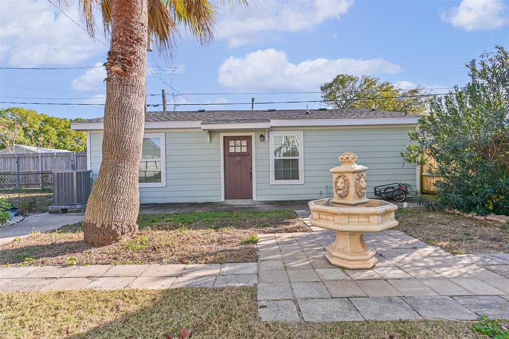 5315 Avenue R - Photo 0
