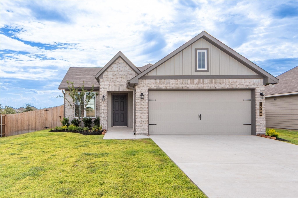 1500 Lake Ridge Drive - Photo 0
